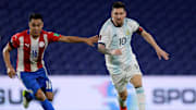 Messi le gana la posición a Ortiz.
